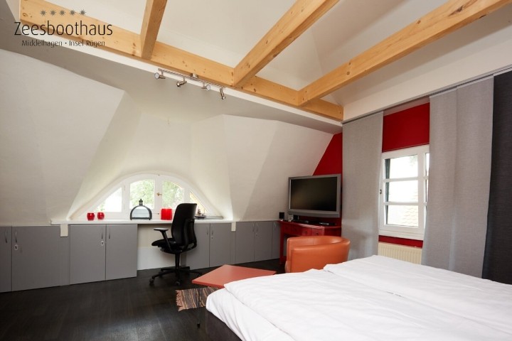 Schlafzimmer 1