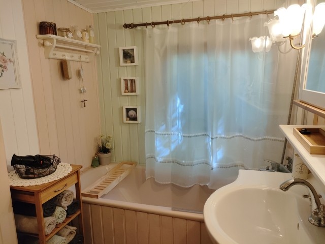 Badewanne mit Duscharmatur