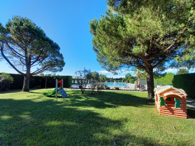 Spielplatz/ Spielwiese in der Ferienanlage
