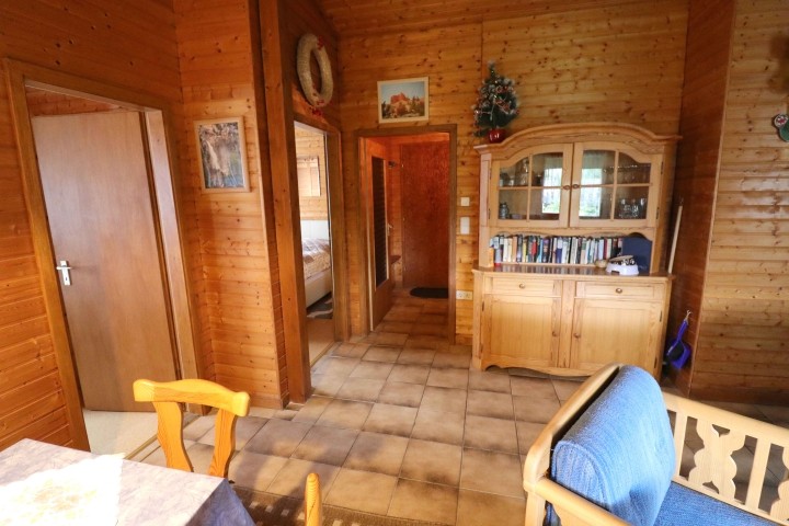 Wohnzimmer mit Blick zum Eingang
