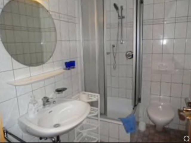 Bad mit Dusche 