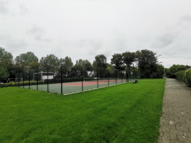 Tennisplatz in der Anlage