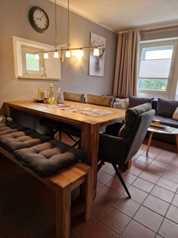 Wohnzimmer mit Esstisch