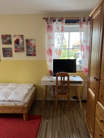 Schlafzimmer 2 Platz für Homeoffice