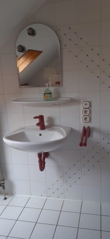 Bad mit Dusche, WC und Bidet