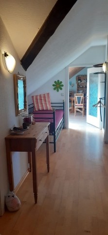 Flur mit Garderobe und Tagesbett