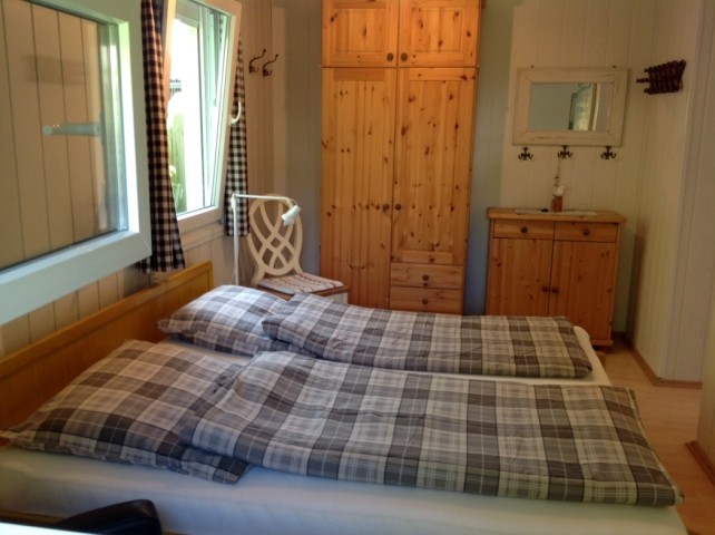 Schlafzimmer 1