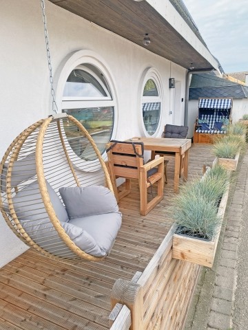 vollständig eingezäunte Terrasse 
