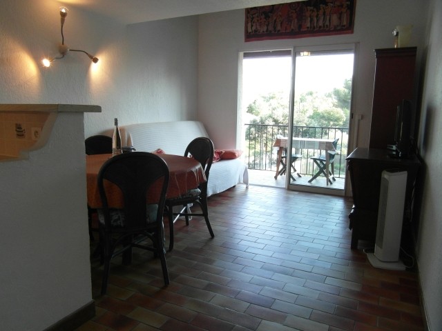 Wohnzimmer mit Blick zur Terrasse
