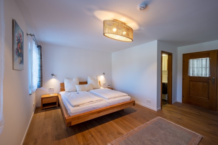 Dunkles Bauernzimmer -  3 Bett - Zimmer