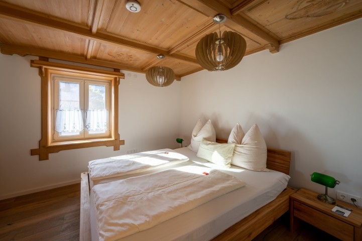 Schnitzerzimmer - Schlafzimmer