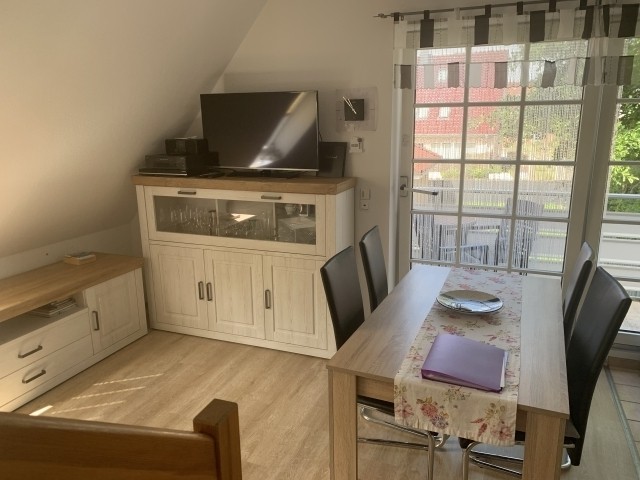 Highboard für Gläser und verschiedenes