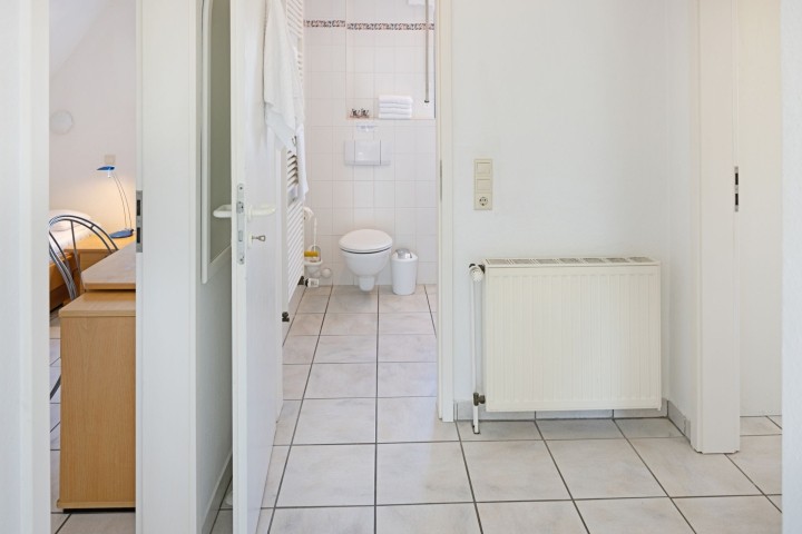 Flur und Badezimmer