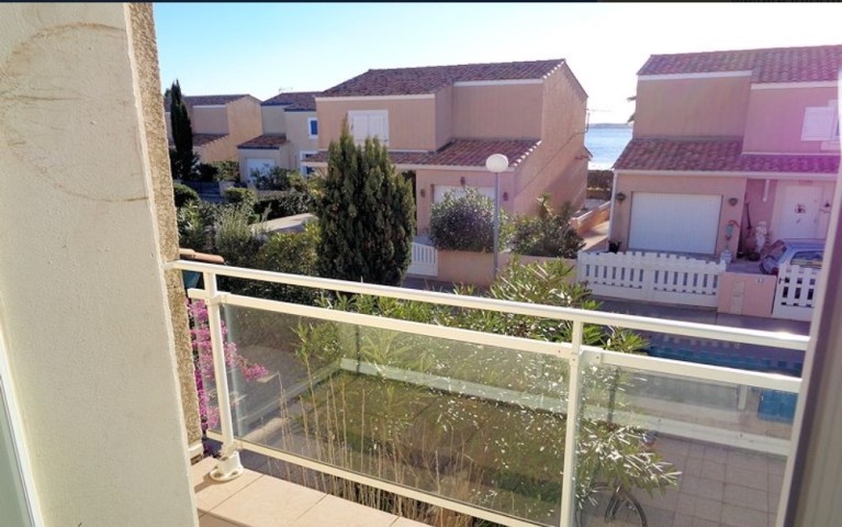 Schlafzimmer 1 mit Balkon - Blick aufs Meer 
