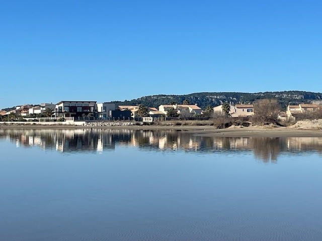Am Strand mit Blick auf Gruissan
