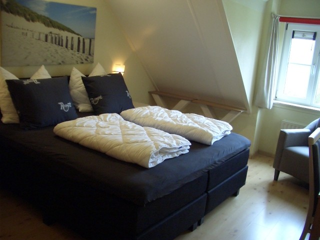 3. . Schlafzimmer im OG