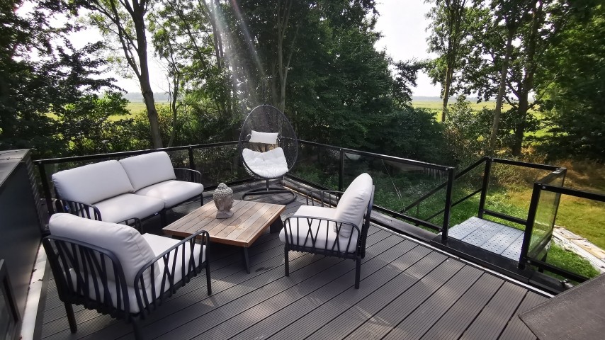Große Rooftop Dachterrasse, Sitzecke, Hängekorb, Liegen und einem  tollen Ausblick.