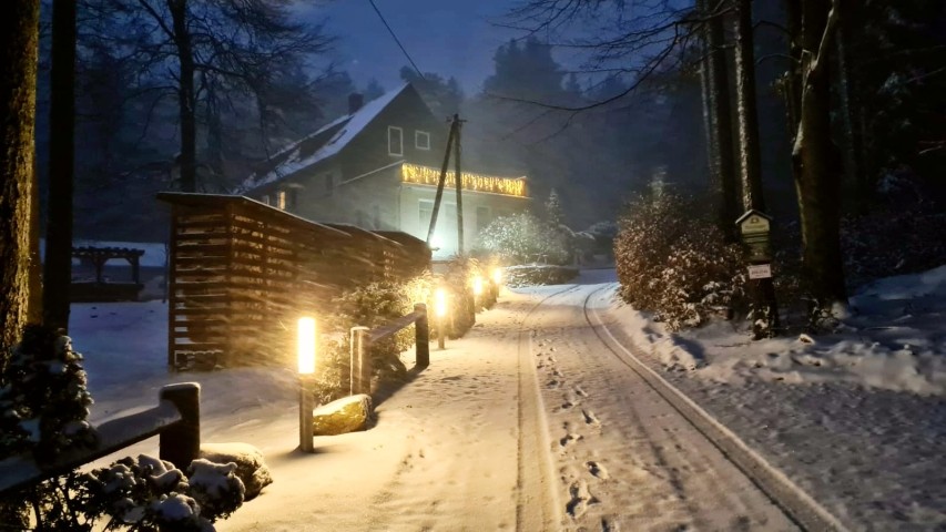 Auffahrt im Winter 