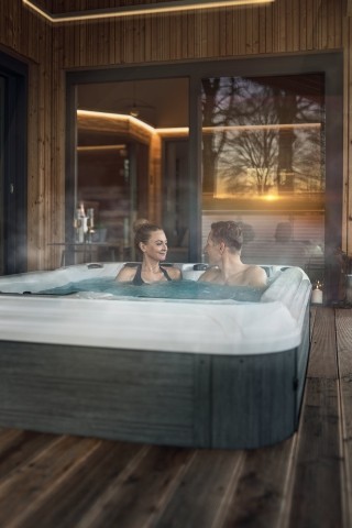 Ruheoase auf der Terrasse mit Whirlpool