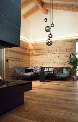 Wohnzimmer mit Kamin