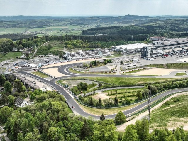 In unter 40 Minuten über malerische Landstraßen erreicht: Der legendäre Nürnburgring.