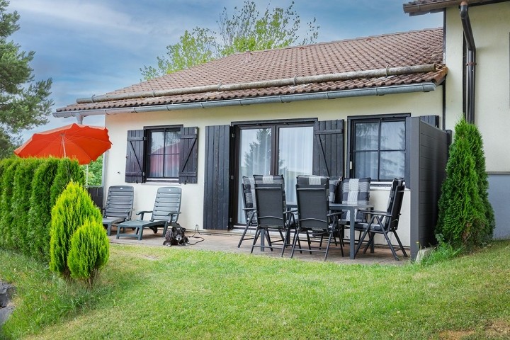 Terrasse vom Ferienhaus Lechsee Lodge in Lechbruck am See