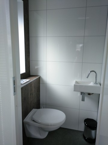 separates WC