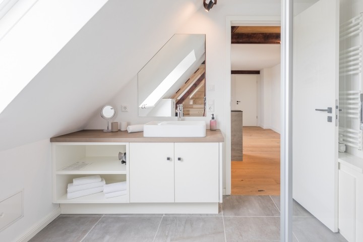 Schleuse twee - Modernes Badezimmer mit allem Komfort