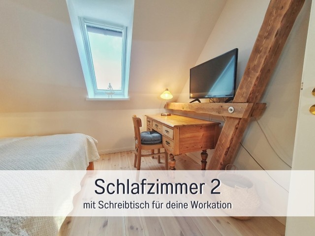 Im Schreibtisch findest du auch alle möglichen Kabel, HDMI, USB usw. 