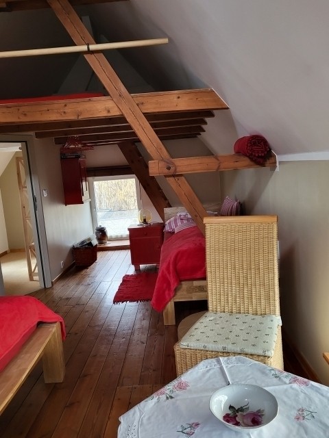 Blick von der Treppe in den Schlafraum im OG