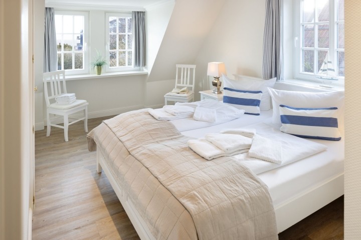 Schlafzimmer eins im 1 OG mit Bad en Suite
