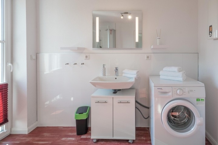 Altes Schäferhaus - Badezimmer mit Waschmaschine 