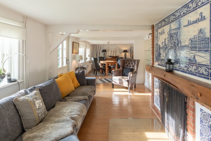 Countryhouse - Kamin mit traditionellen Fliesen 