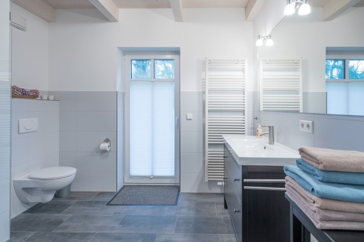 In de Bargen - Modernes Badezimmer im EG