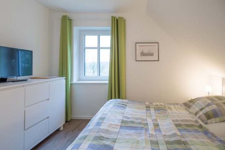 In de Bargen -  Schlafzimmer mit großem Doppelbett ( 180x200 )