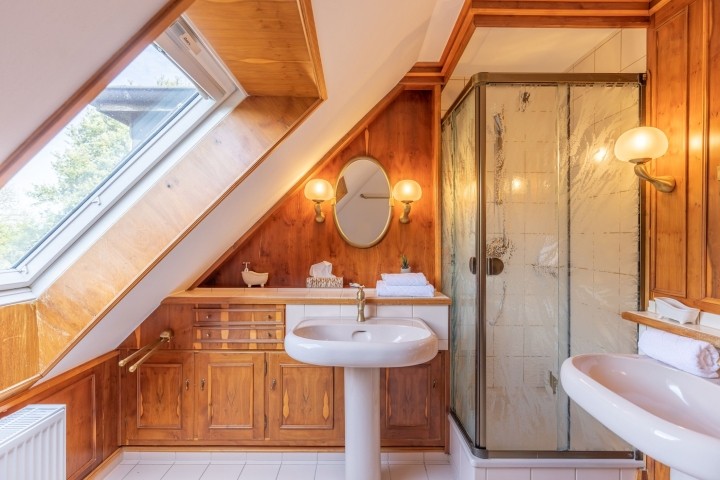 Ferienwohnung Sanddorn - Lichtdurchflutetes Bad mit Dusche  und zwei Waschbecken