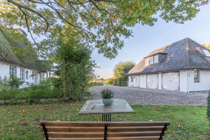 Ferienwohnung Sanddorn - Überall auf dem Grundstück finden Sie kleine Ruheoasen