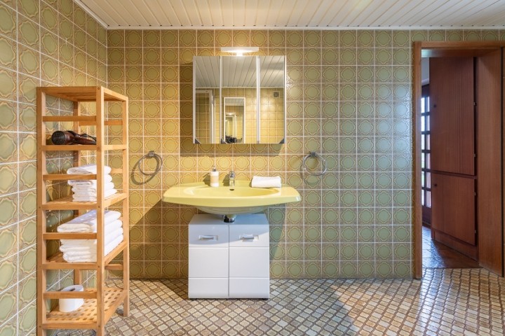 De Maade - Retro Badezimmer mit viel Komfort 