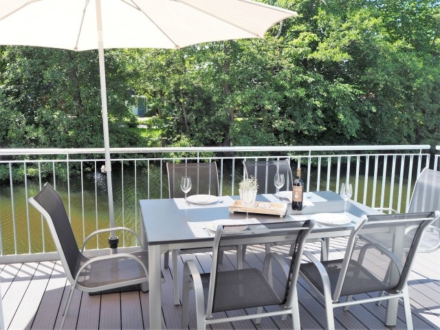 Südterrasse direkt am Wasserlauf