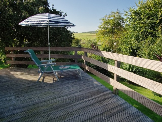 Holzterrasse talwärts