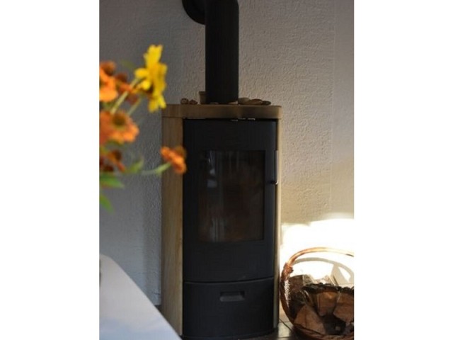 Kaminofen im Wohnzimmer.