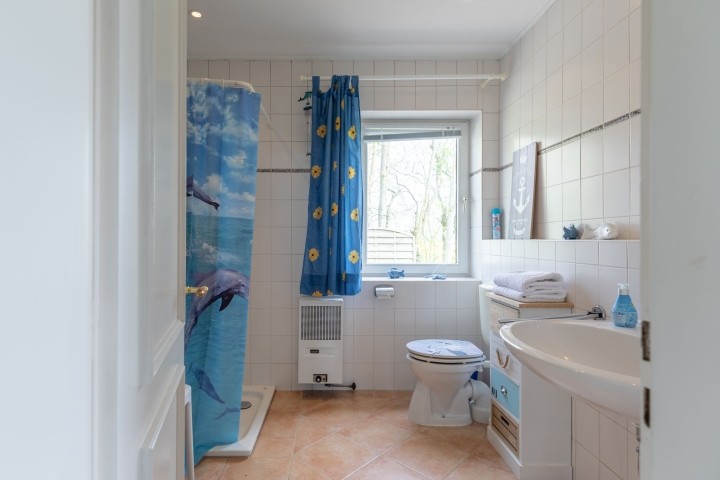 Badezimmer mit Dusche 