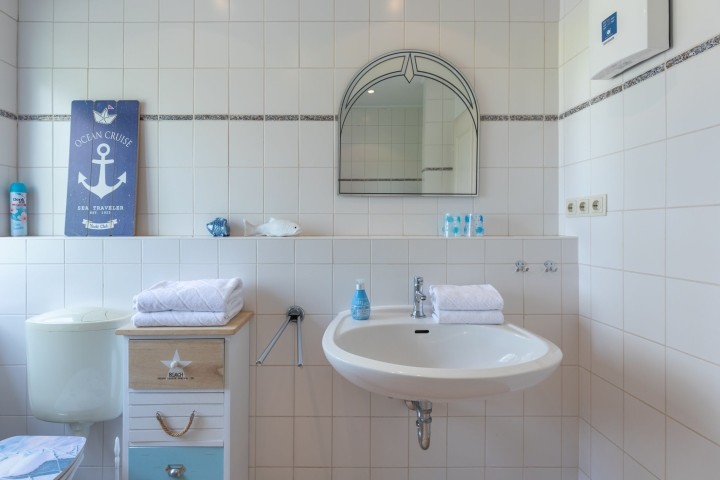 Badezimmer mit Dusche 