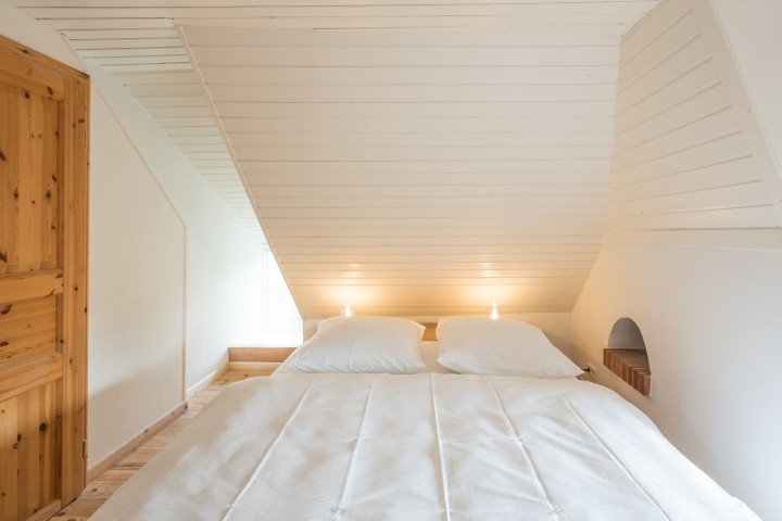 Schlafzimmer mit Doppelbett
