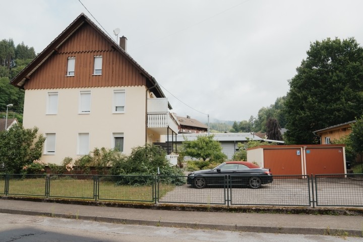 Aussenansicht (Parkplatz)