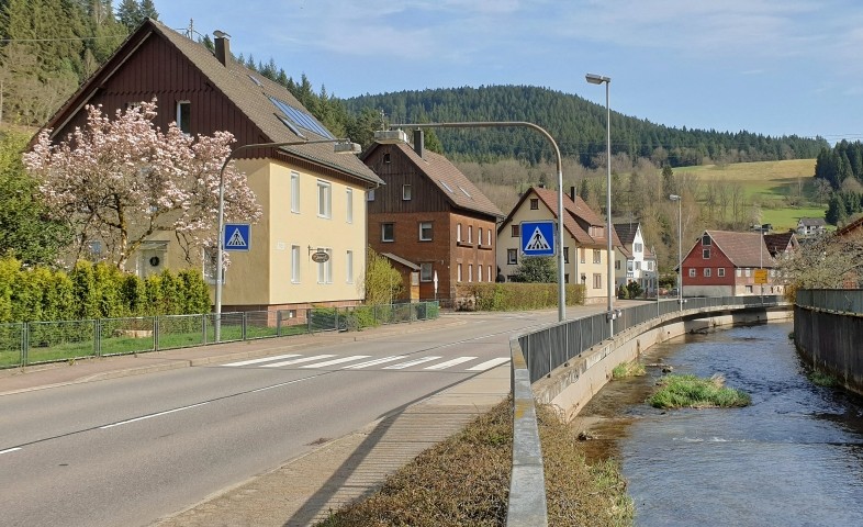 Aussenansicht mit Kinzig