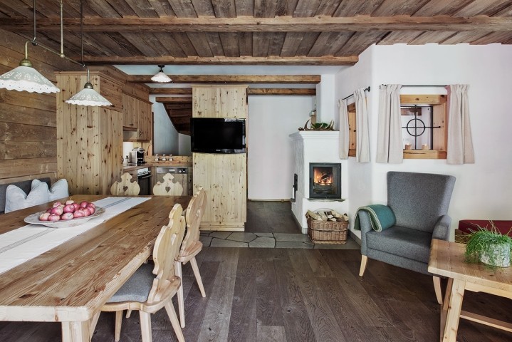 Edelweiß-Alm Wohn- und Essbereich
