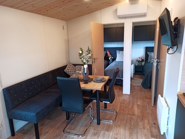 Naab Chalet Wohn- und Essbereich