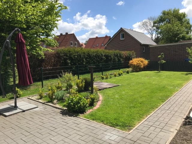 Garten, zur Alleinnutzung und komplett mit 1m Stabmatte umzäunt.
