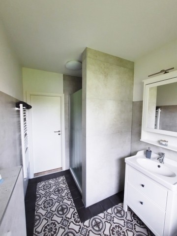 Dusche im Badezimmer